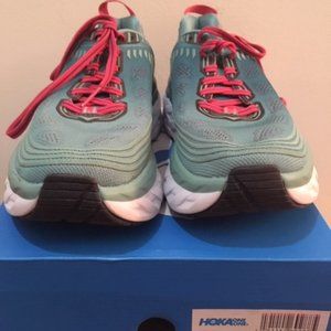 Hoka One One Wmn Bondi 6 Size 8 (Almost New)